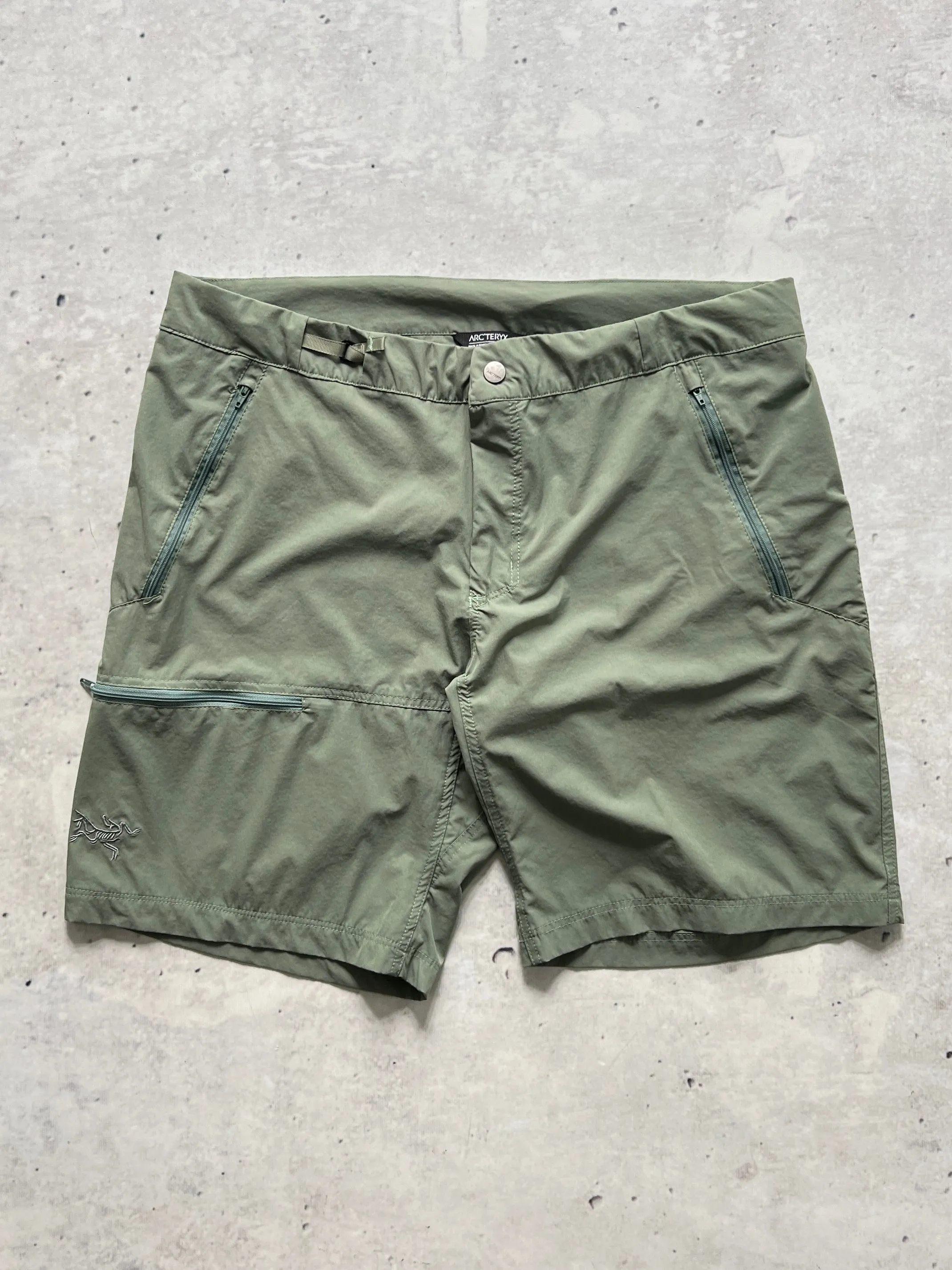 Arc'Teryx Nylon Multi Zip Shorts (W36)