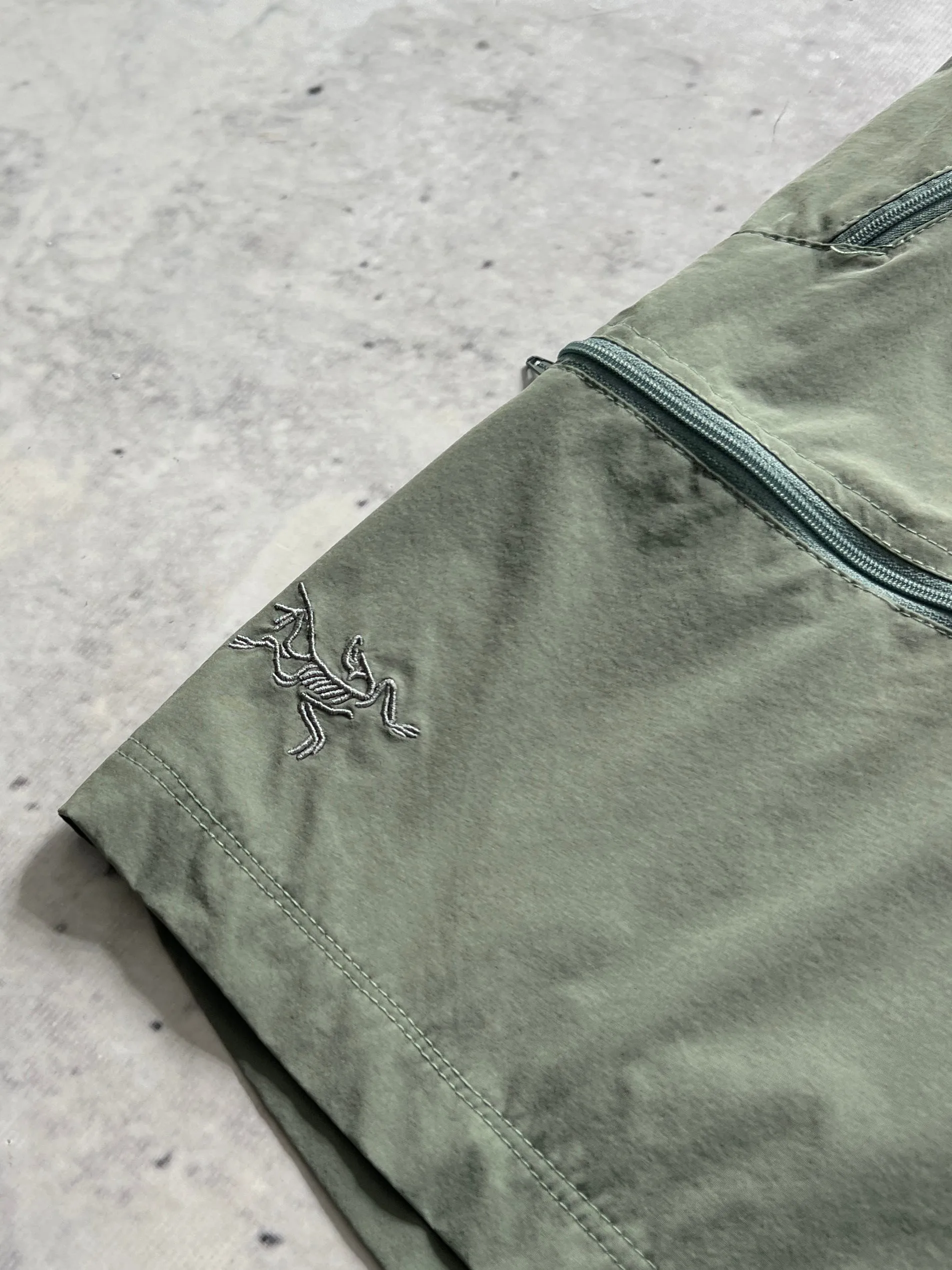 Arc'Teryx Nylon Multi Zip Shorts (W36)