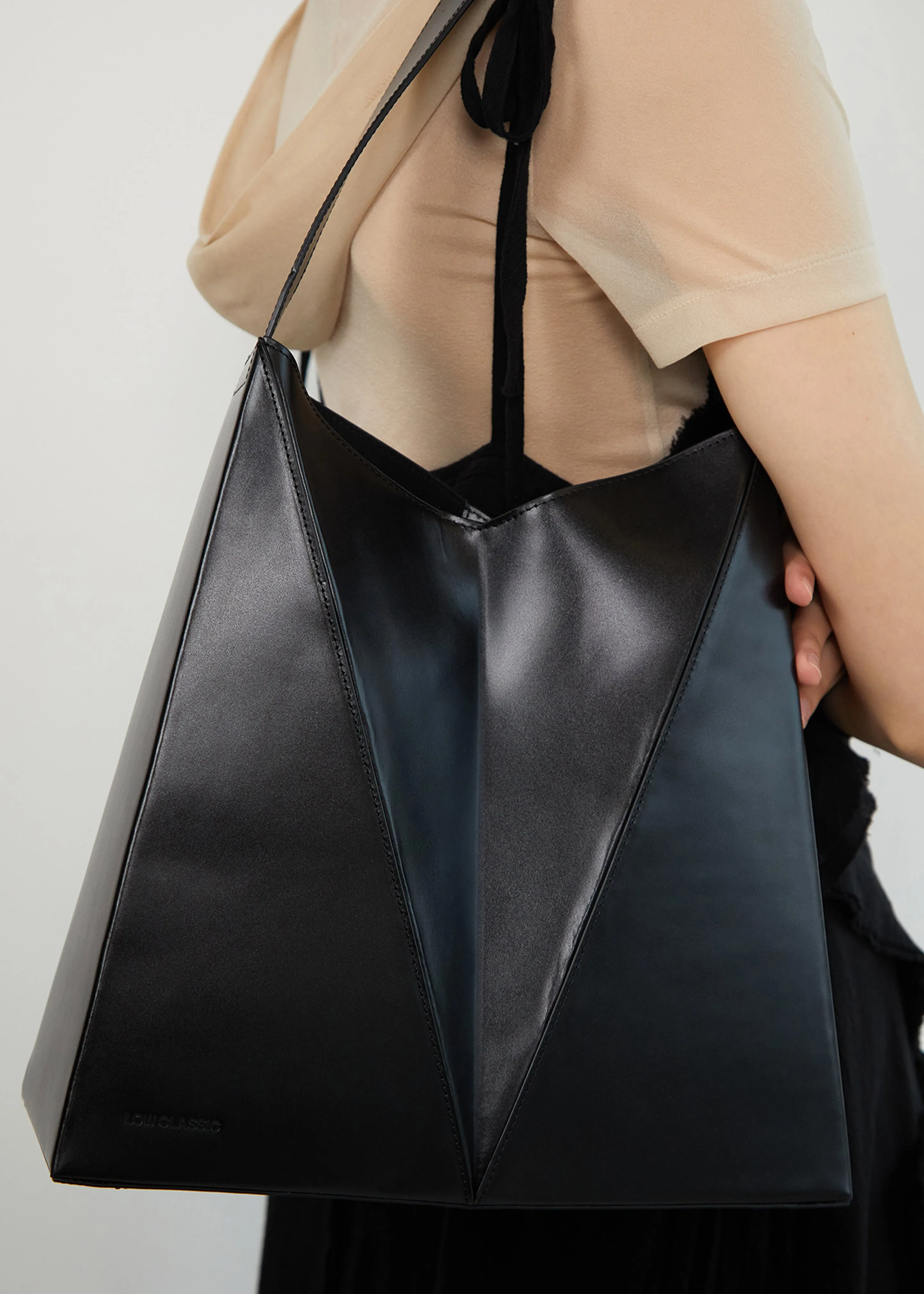 Low Classic Folded Cube Tote Bag - Black