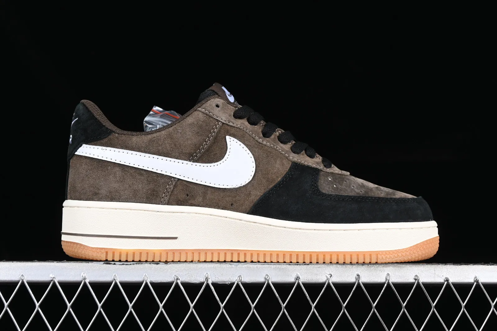 Nike Air Force 1 07 Low Dark Brown White Black AV0383-230