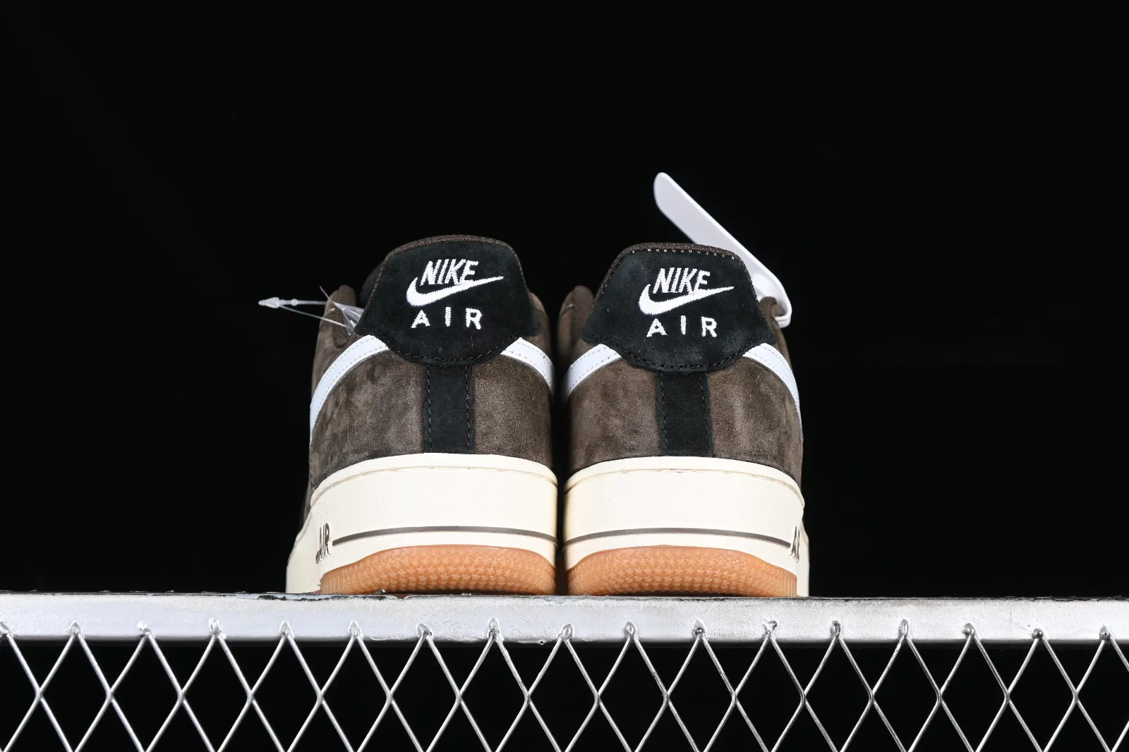 Nike Air Force 1 07 Low Dark Brown White Black AV0383-230