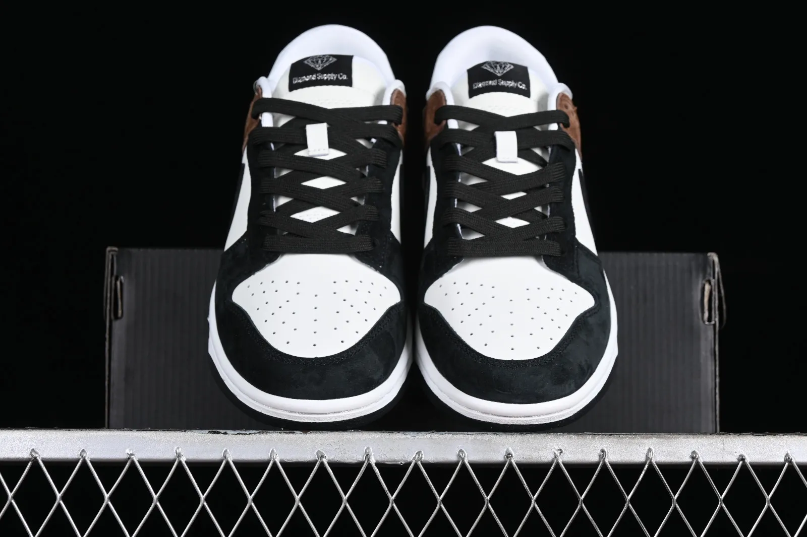 Nike SB Dunk Low Brown White Black FC1688-125