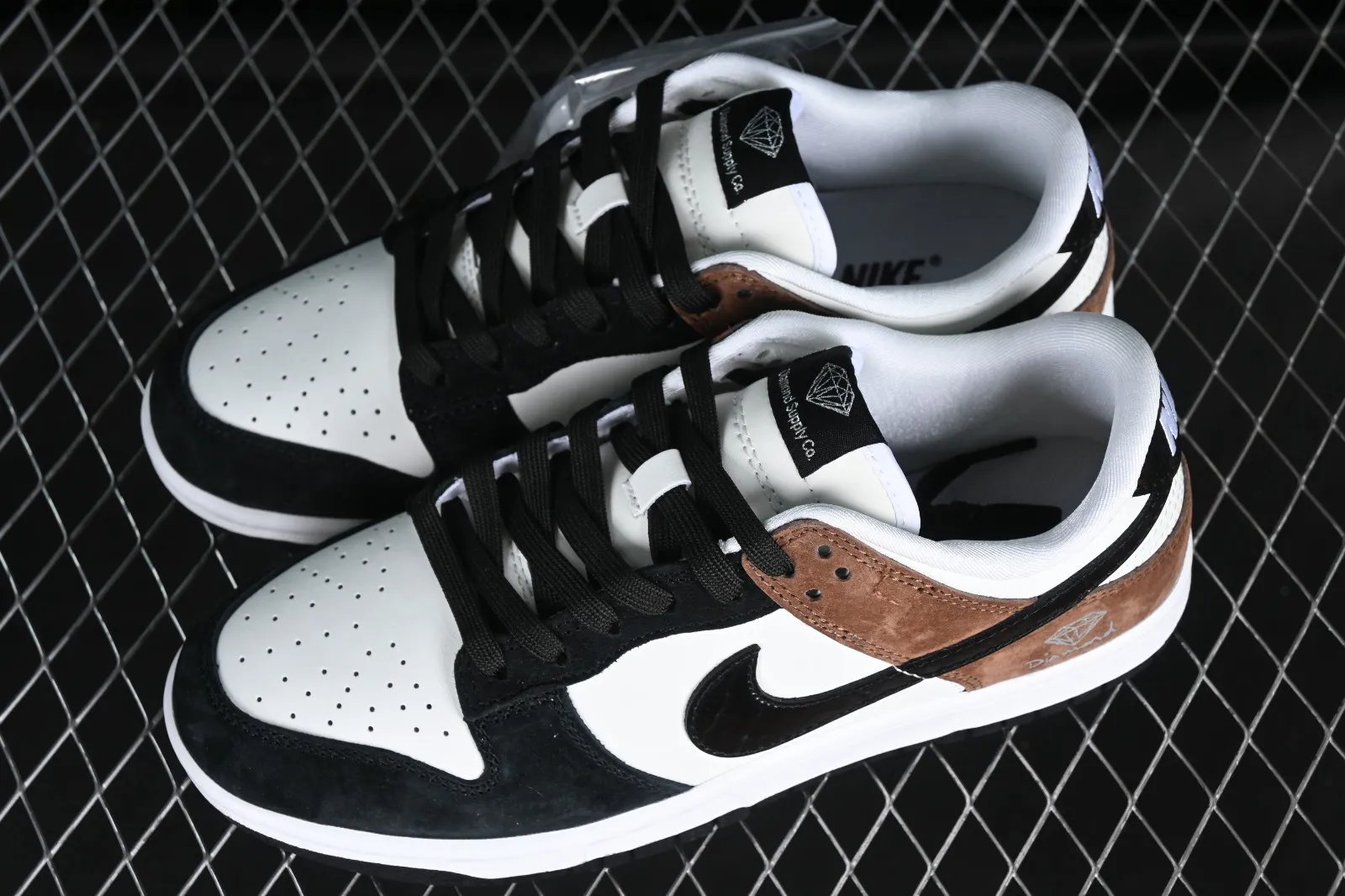 Nike SB Dunk Low Brown White Black FC1688-125