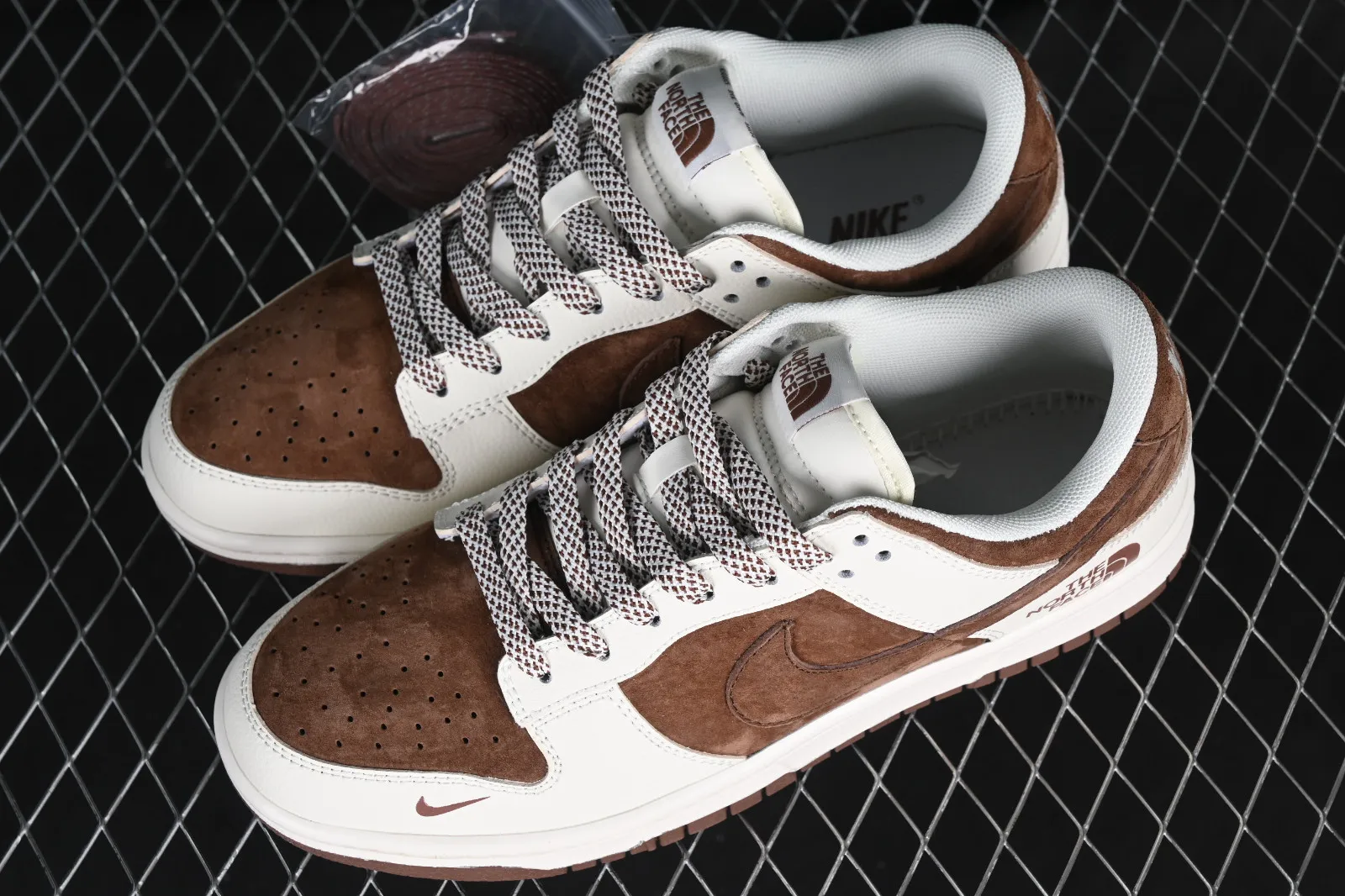 Nike SB Dunk Low The North Face Brown Off White XD6188-022