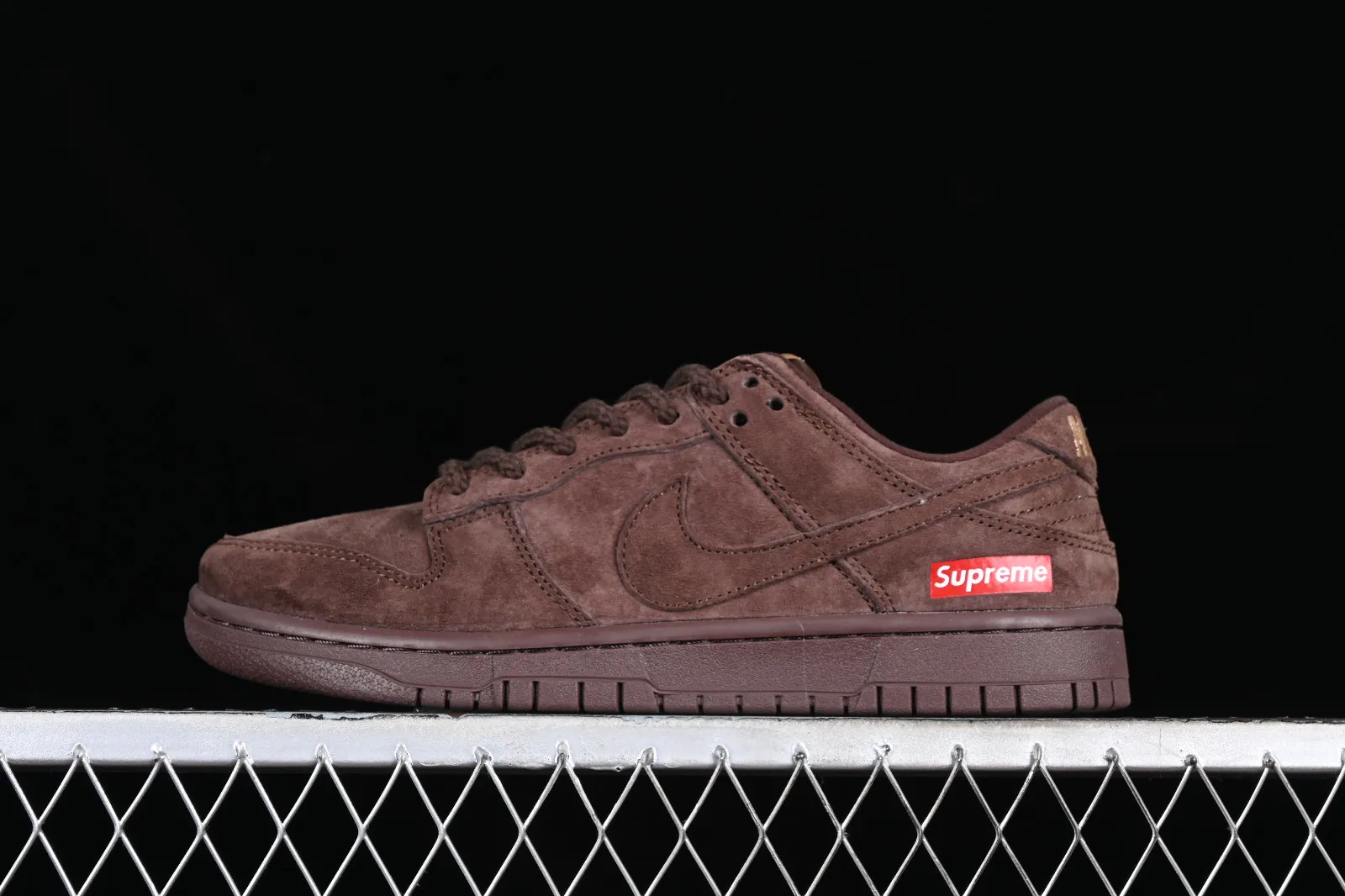 Supreme x Nike SB Dunk Low Dark Brown Red FC1688-120