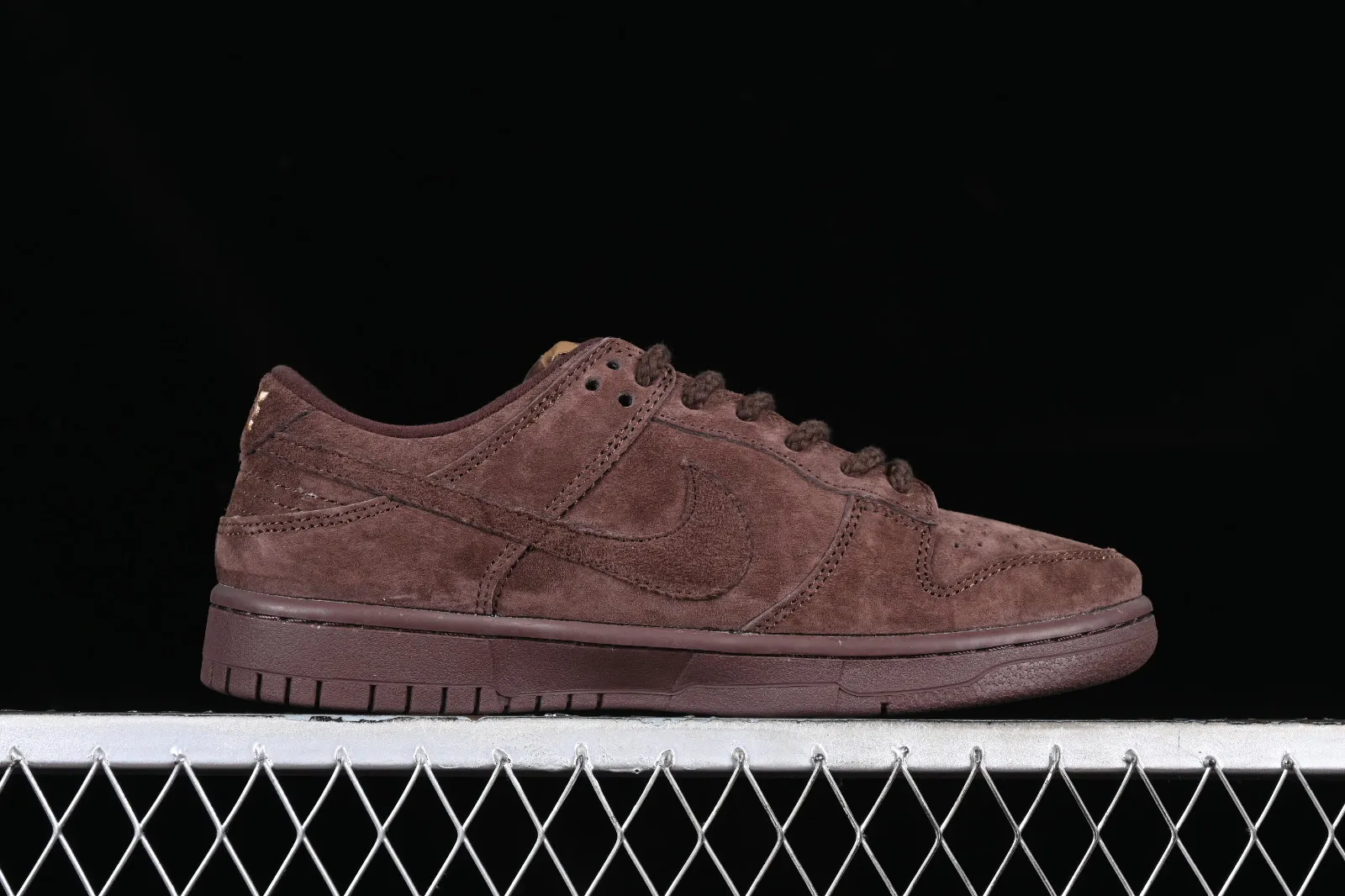 Supreme x Nike SB Dunk Low Dark Brown Red FC1688-120