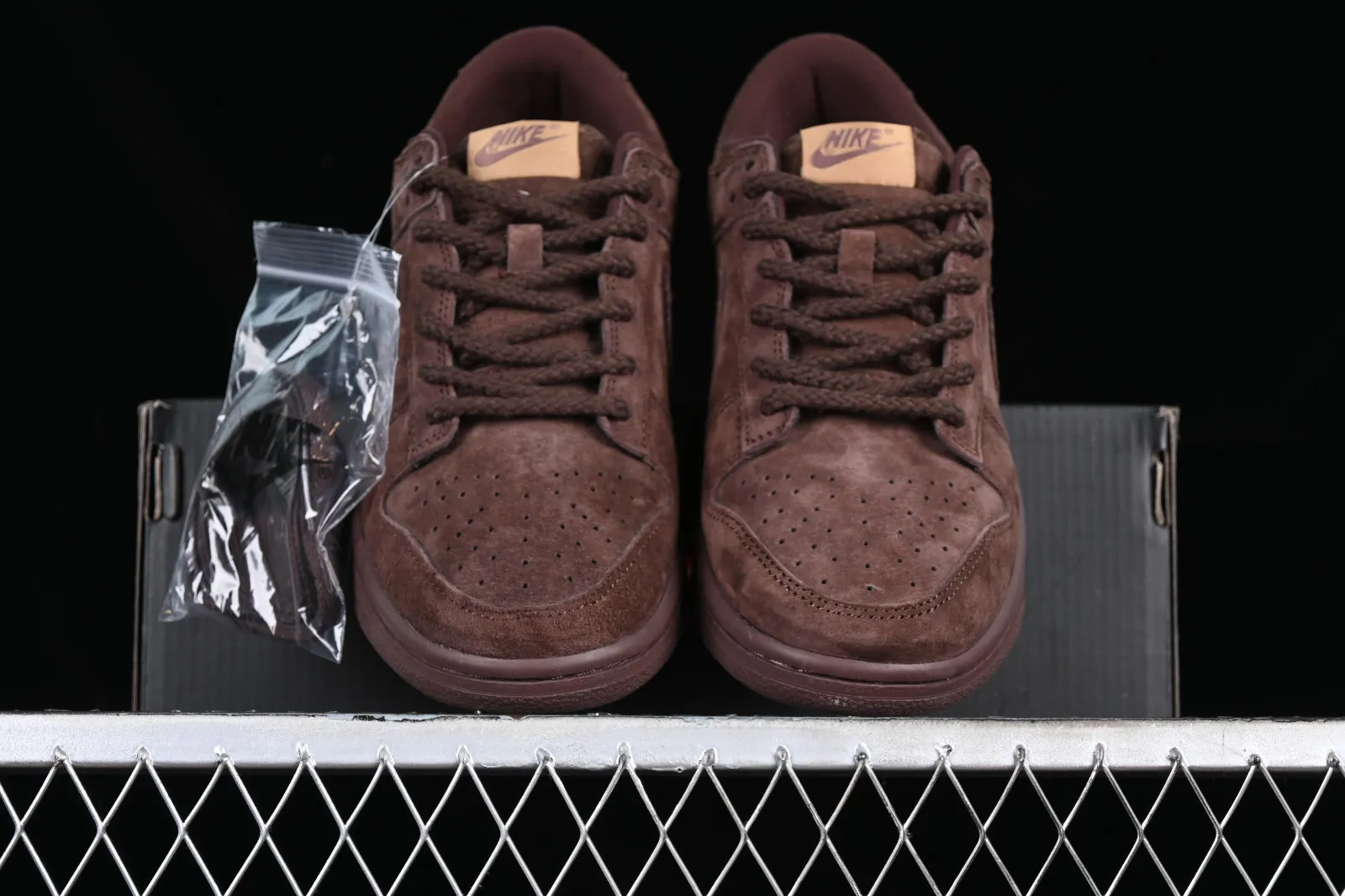 Supreme x Nike SB Dunk Low Dark Brown Red FC1688-120