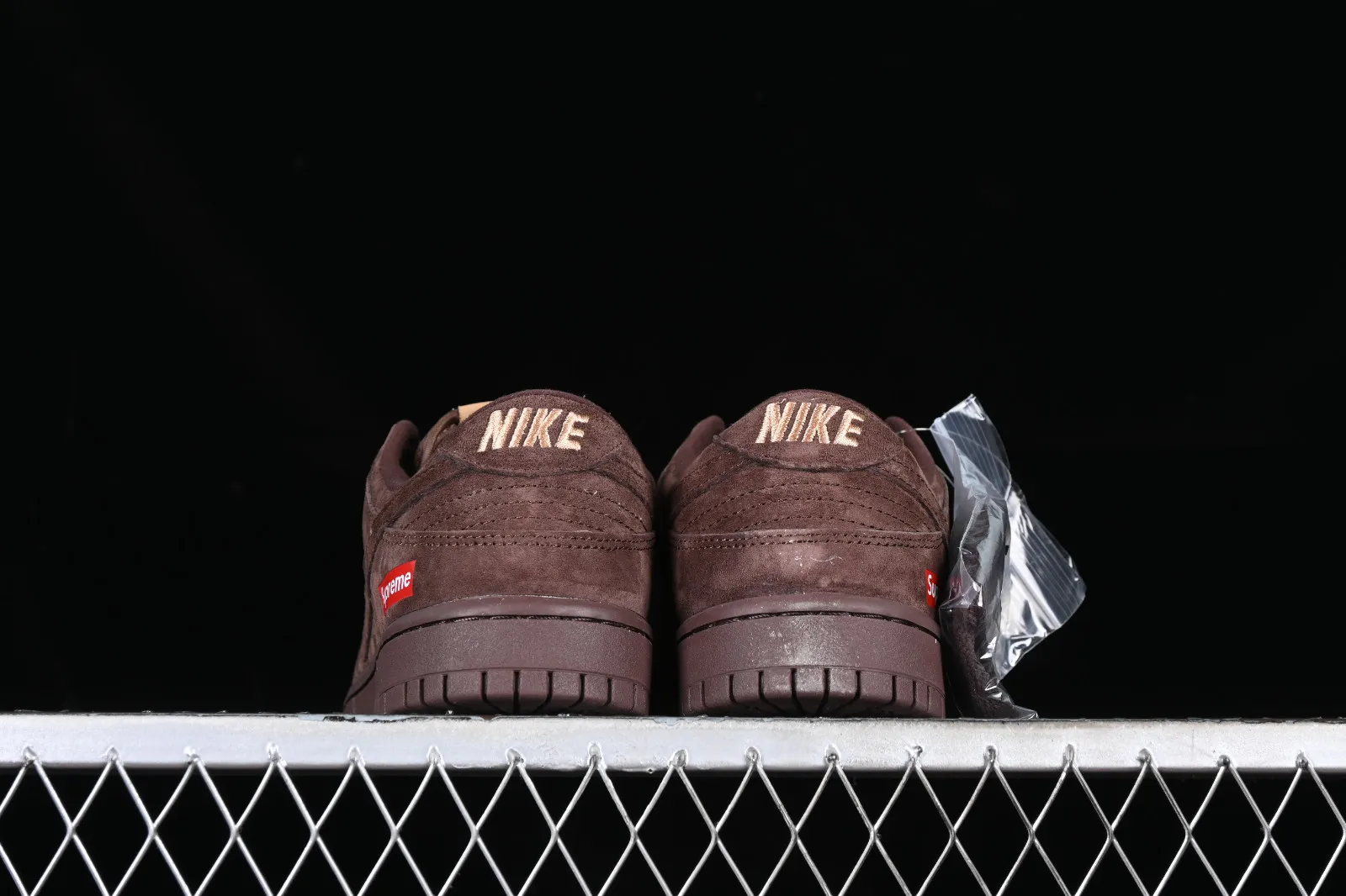 Supreme x Nike SB Dunk Low Dark Brown Red FC1688-120