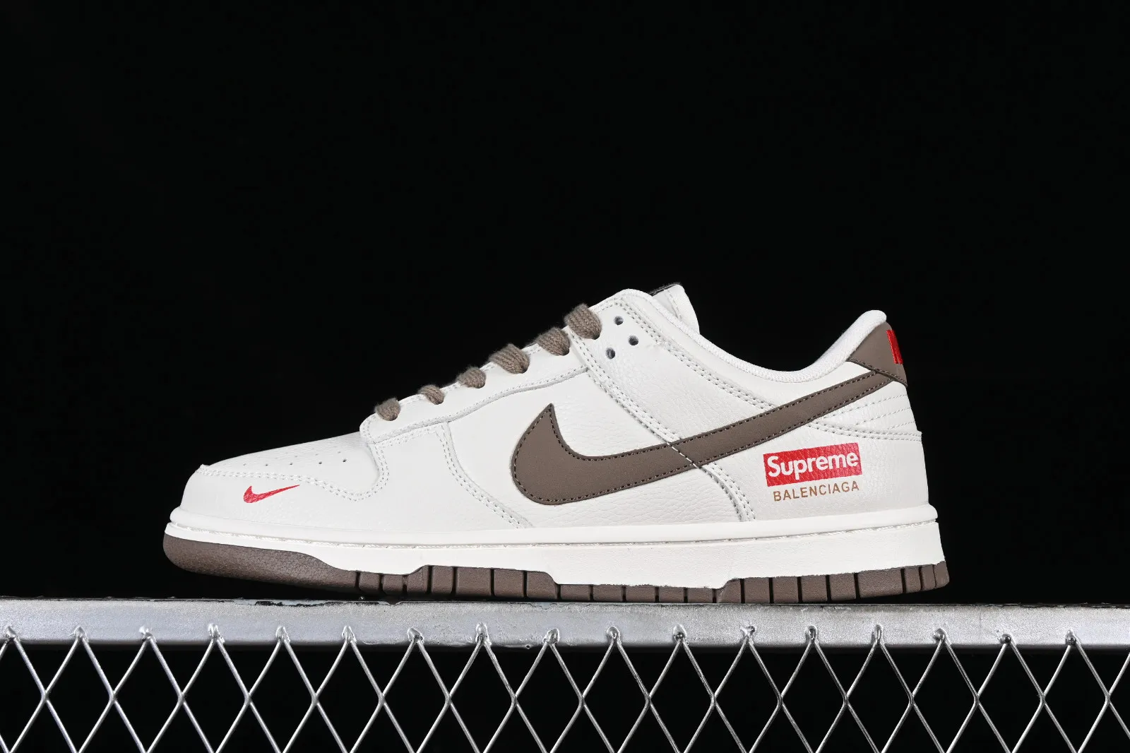 Supreme x Nike SB Dunk Low Off White Brown Red XD1688-001